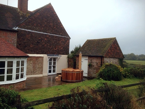 Pre-loved hot tub to West Sussex, October 2014